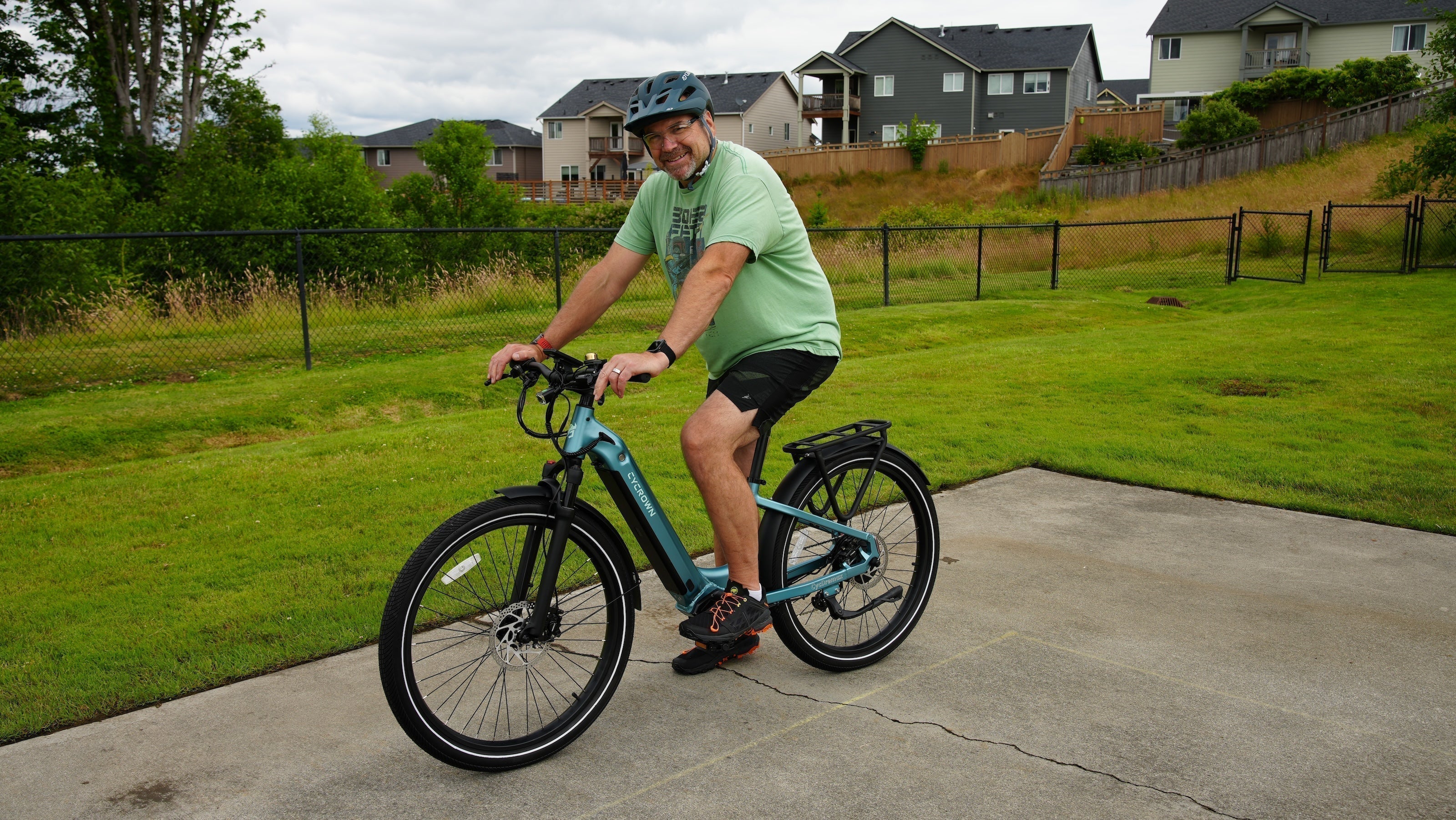 CYCROWN eBikes vs. Velotric