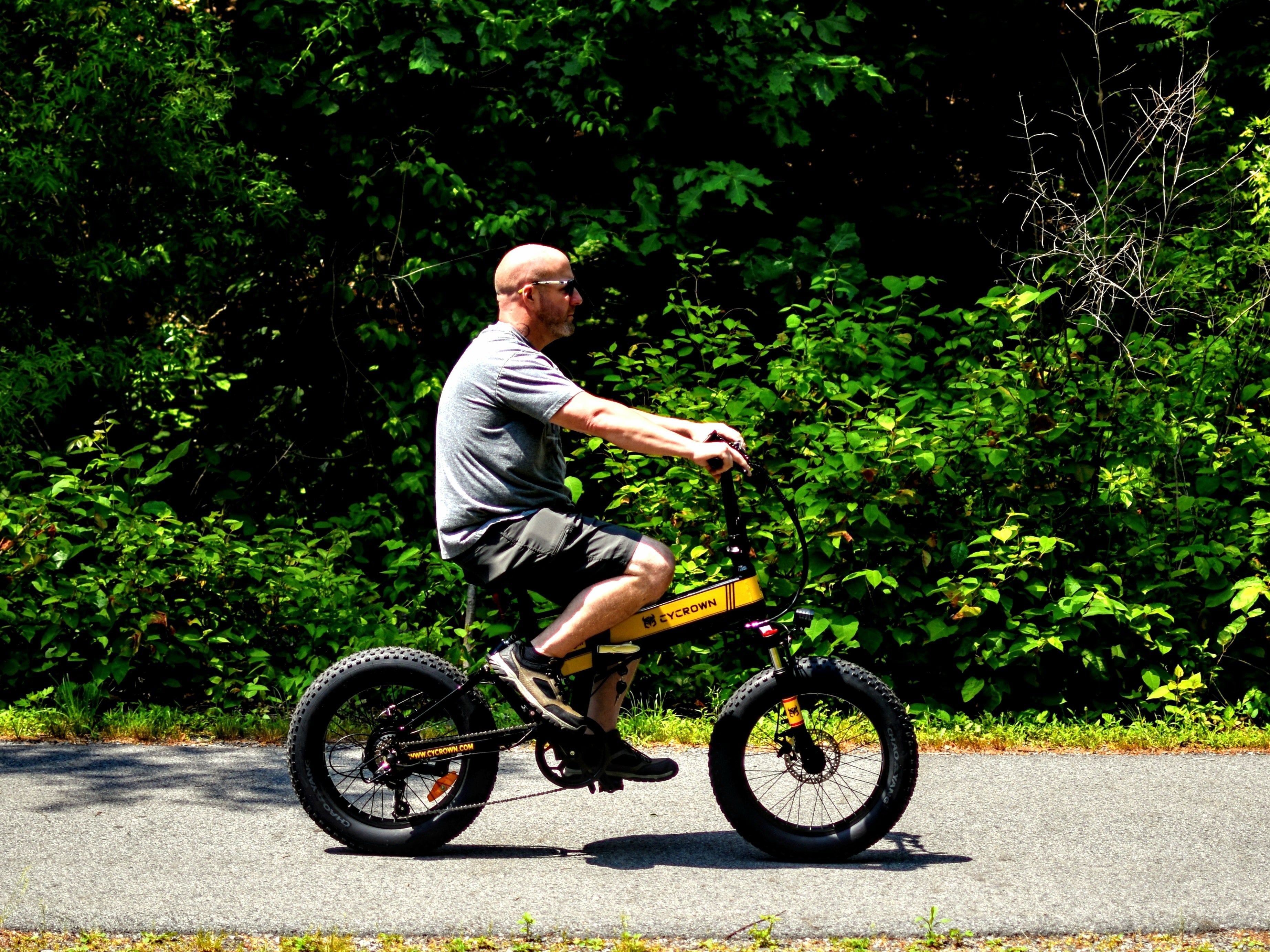 Hub-Drive vs. Mid-Drive E-Bikes: What You Need to Know Before Buying